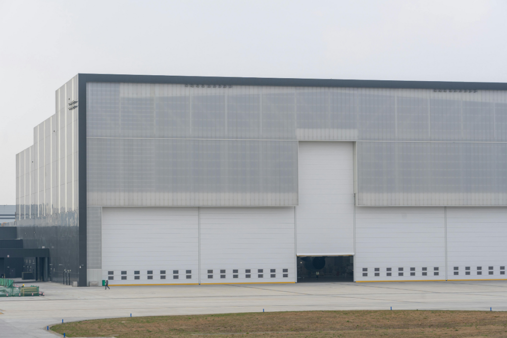 Exterior view of a secure PLISA warehouse, representing Professional Logistics International SA’s bonded storage solutions.